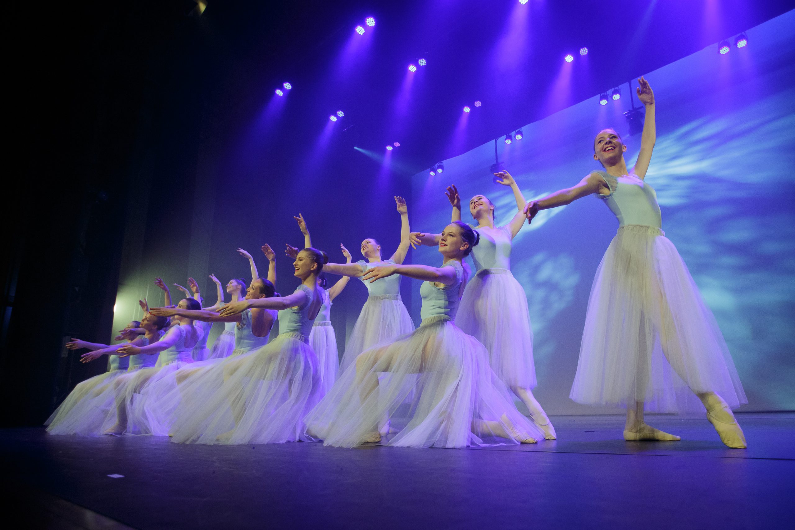 Dansers Dansschool EDC weer in Figi!